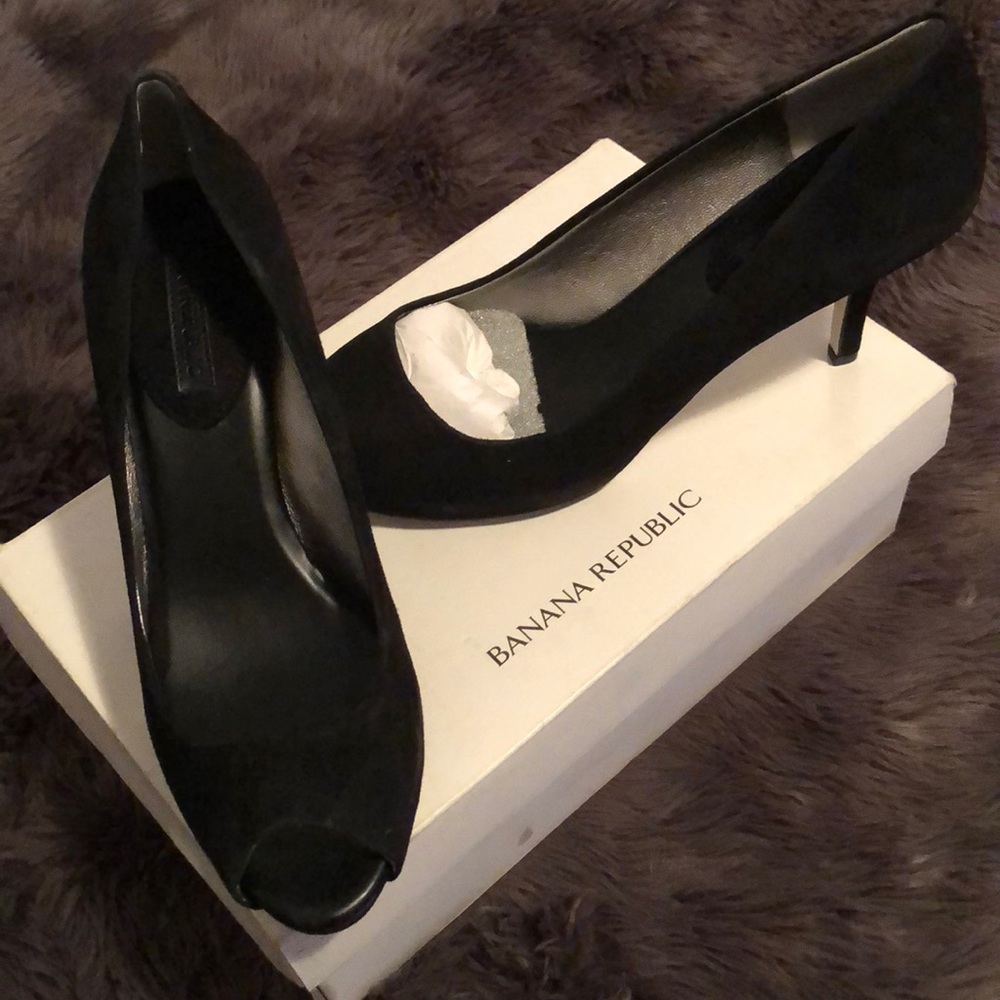 Banana Republic New with Box Kamea Pumps Size 9.5